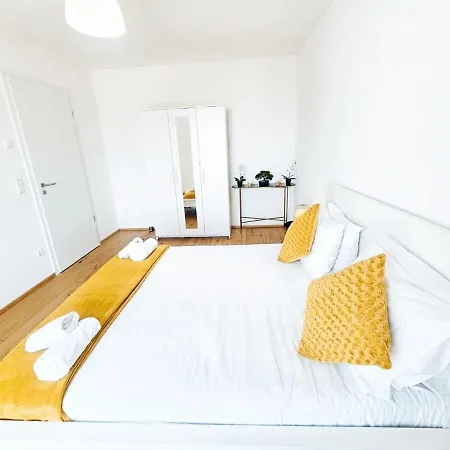 Urban Retreat Flat With Terrace And Parking Apartment